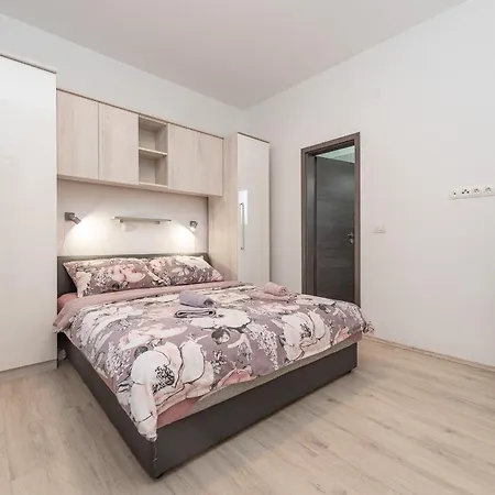 Beachside House Anamarija Дом отдыха *